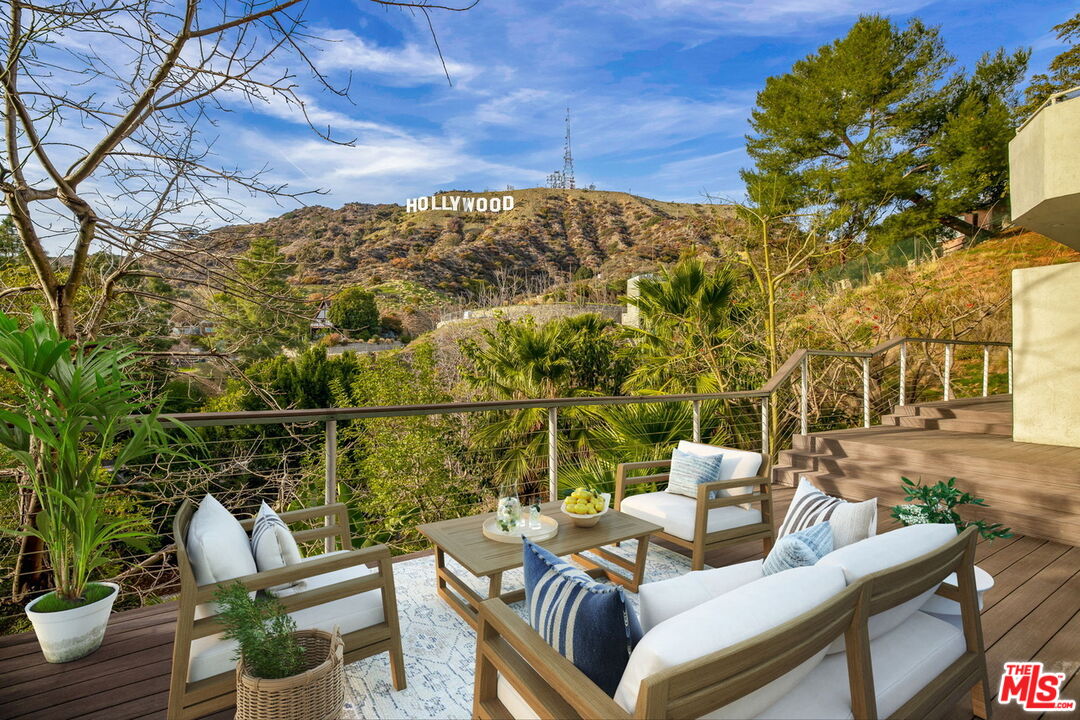 3373 Deronda Dr