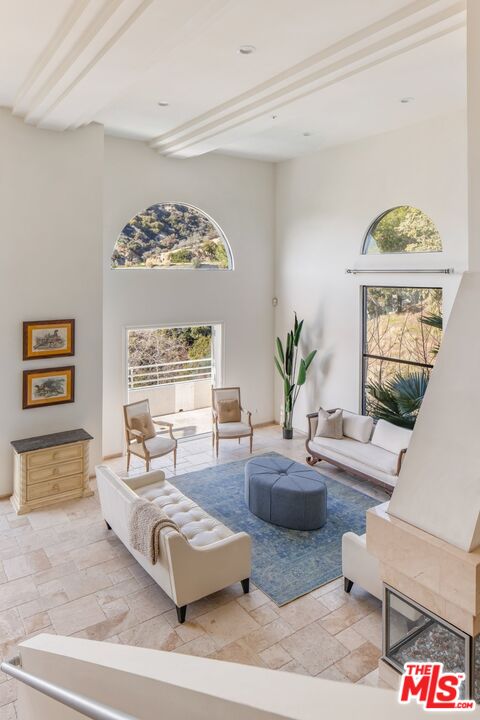 3373 Deronda Dr
