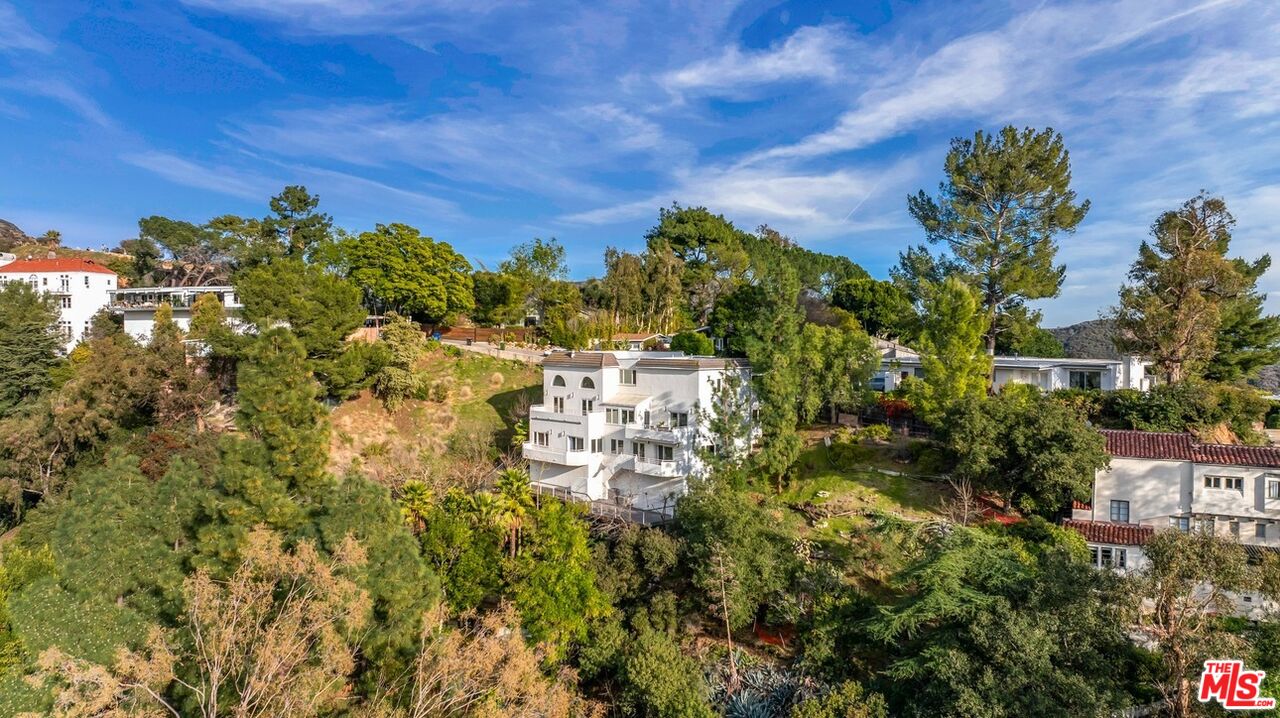 3373 Deronda Dr
