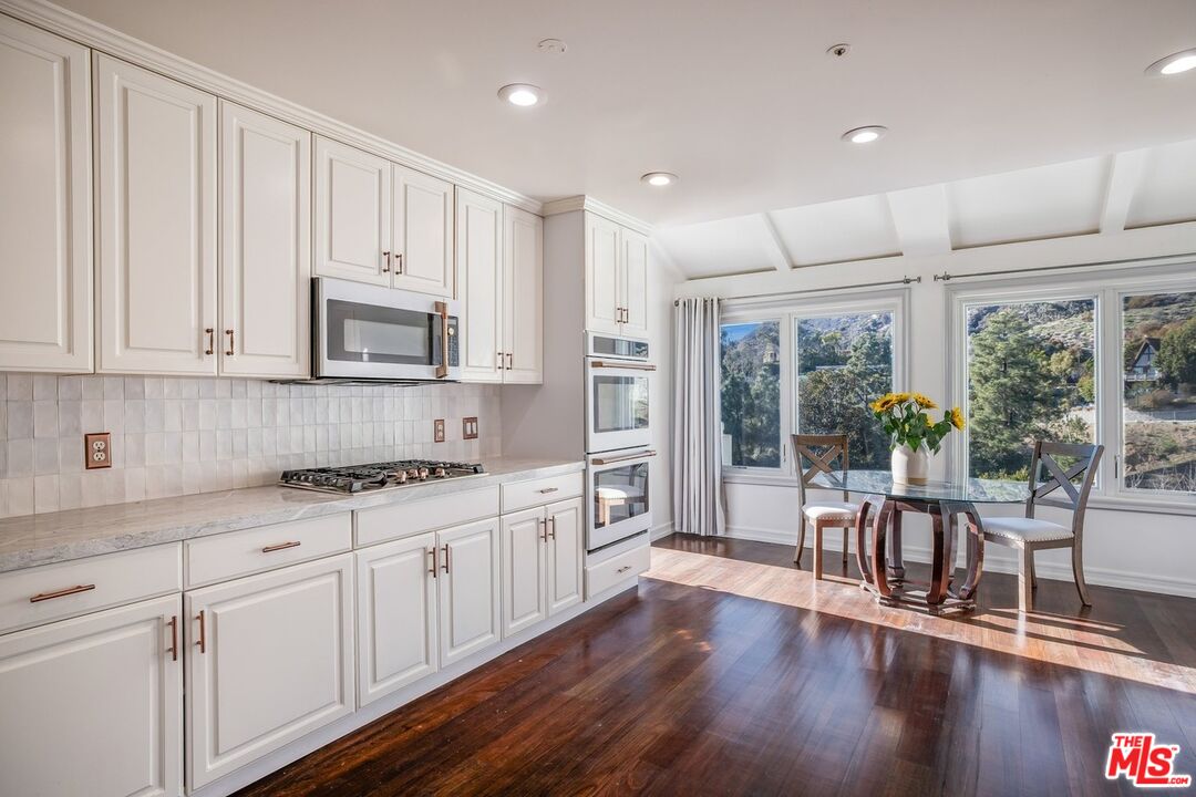 3373 Deronda Dr
