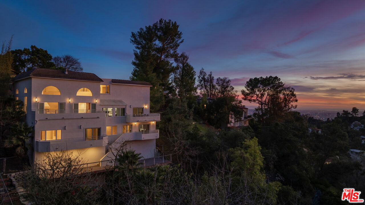 3373 Deronda Dr