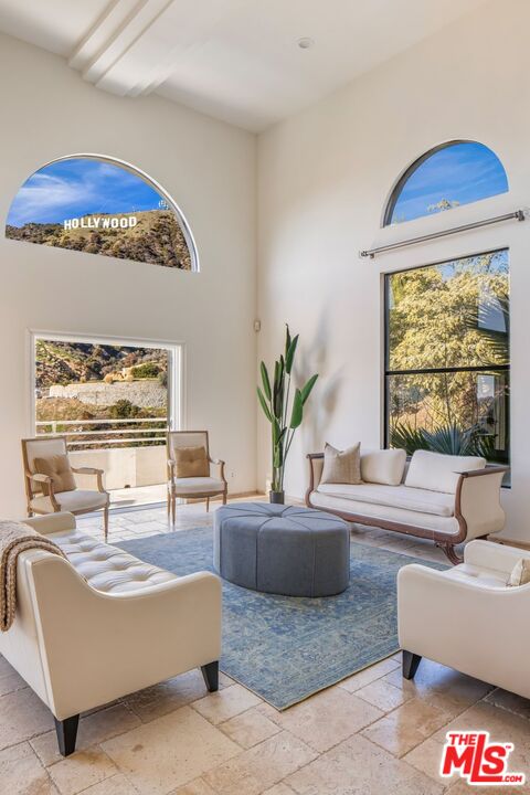 3373 Deronda Dr