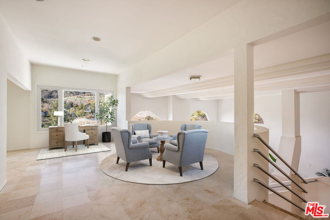 3373 Deronda Dr