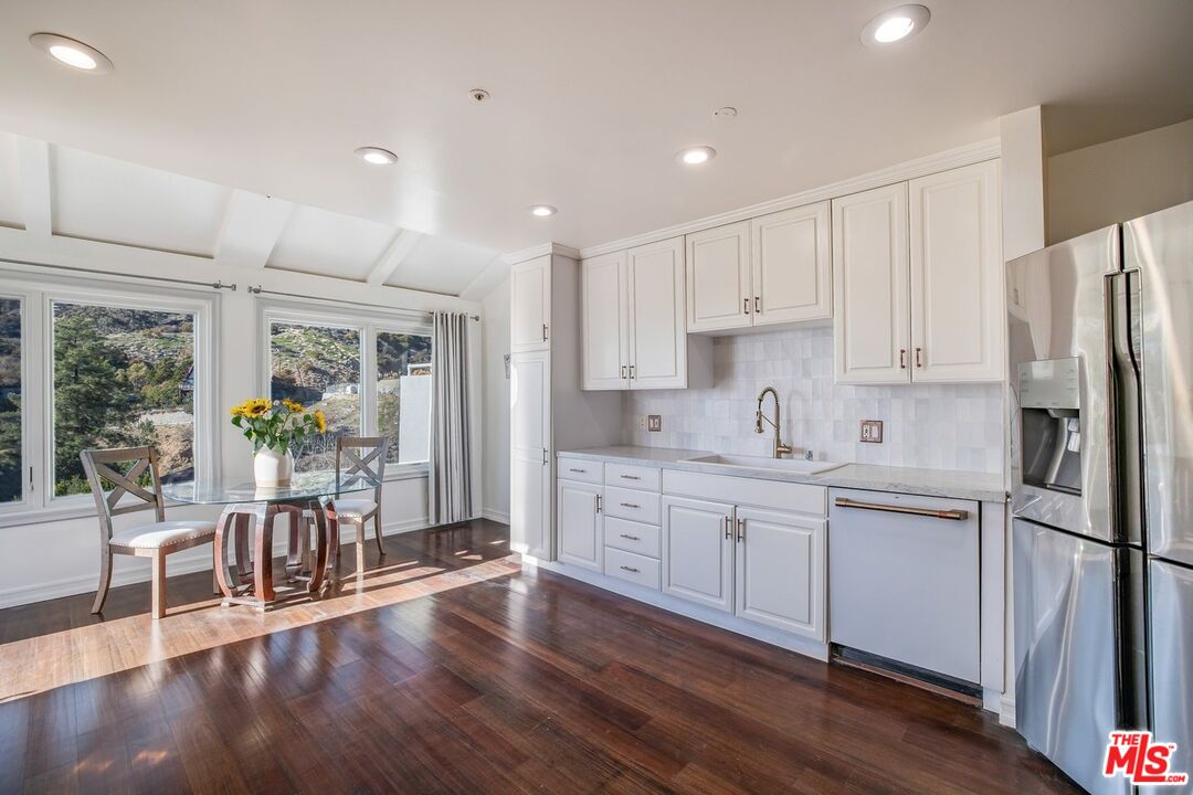 3373 Deronda Dr