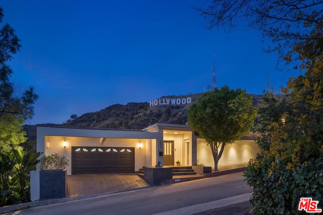 3373 Deronda Dr