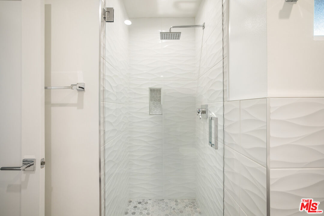1329 Harvard St Unit: 3