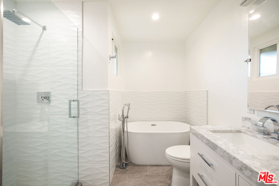 1329 Harvard St Unit: 3