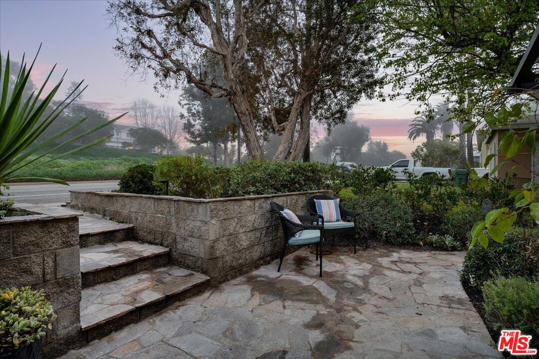3001 N Valley Dr