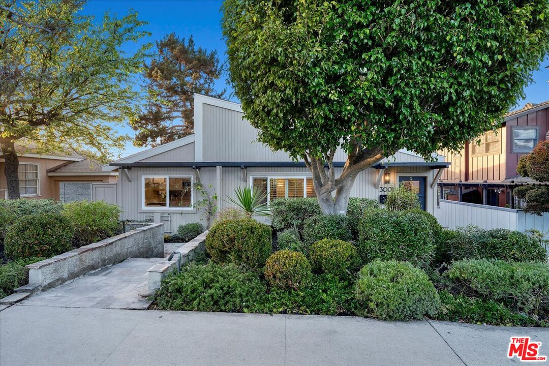 3001 N Valley Dr