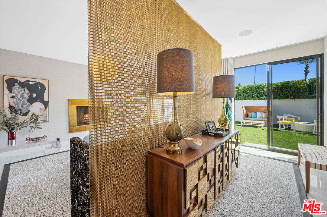 994 E Balboa Cir