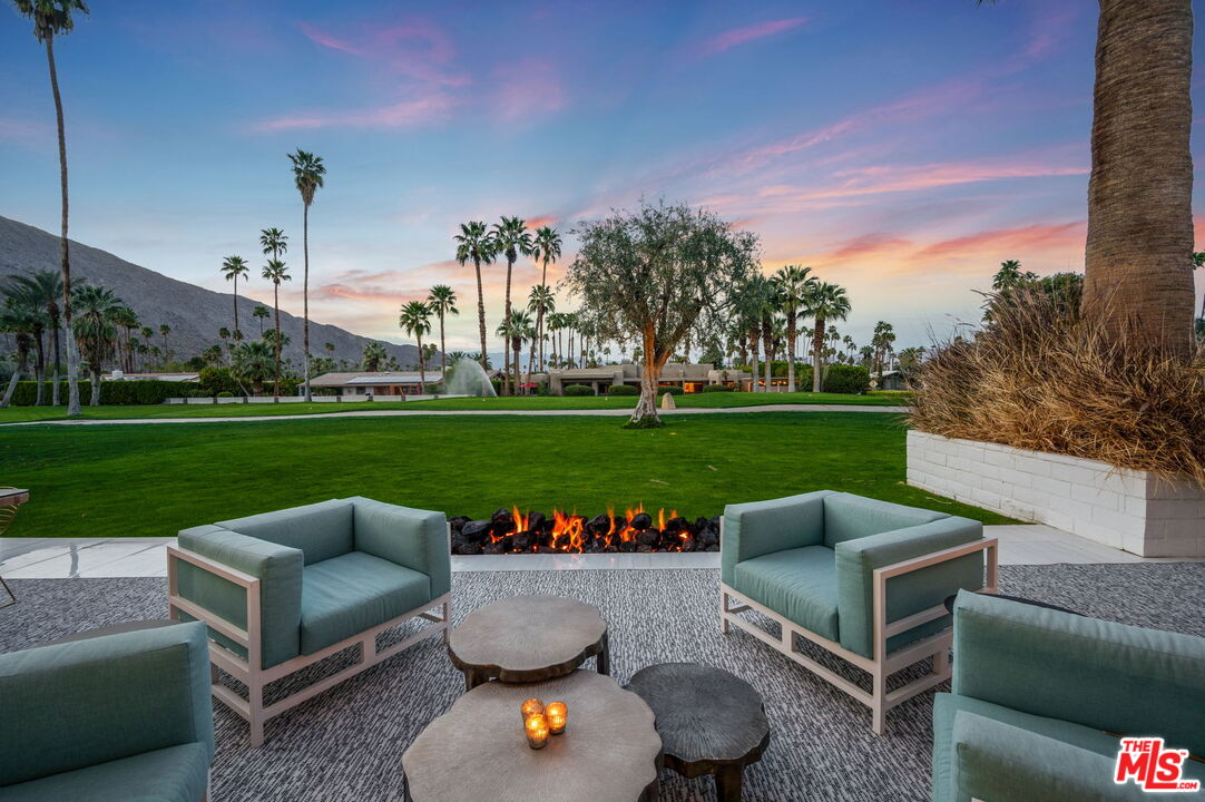 994 E Balboa Cir