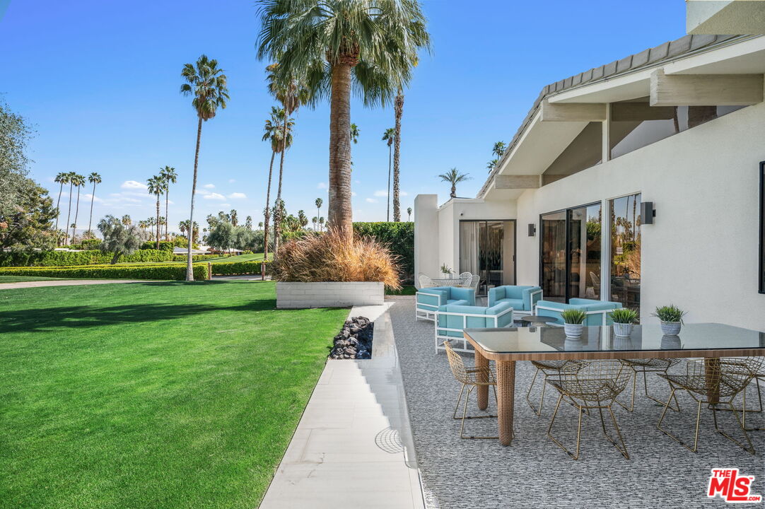 994 E Balboa Cir