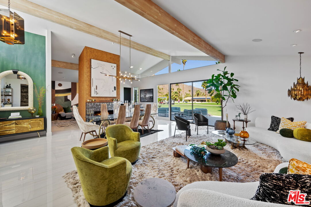 994 E Balboa Cir