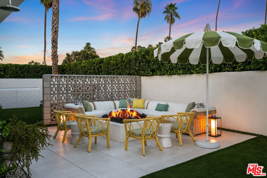 994 E Balboa Cir