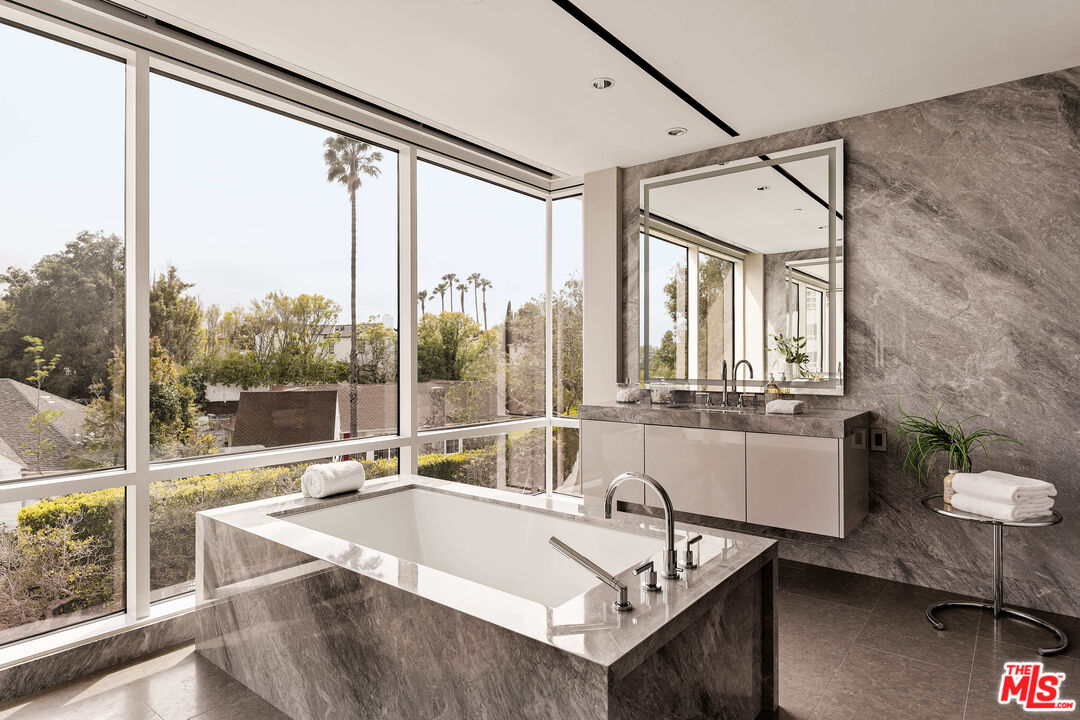 1200 Club View Dr Unit: 3S