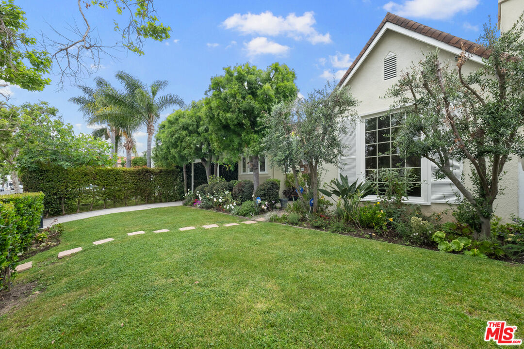 337 S Maple Dr