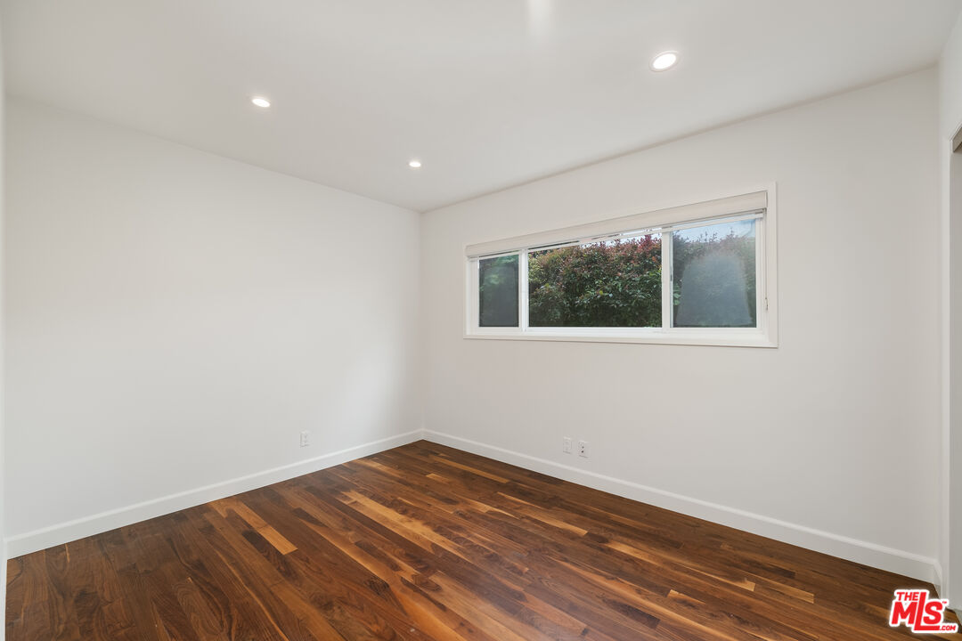 337 S Maple Dr