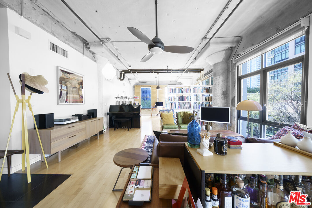 330 W 11th St Unit: 305