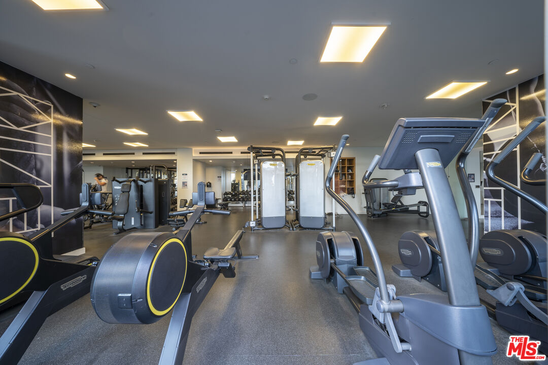 330 W 11th St Unit: 305