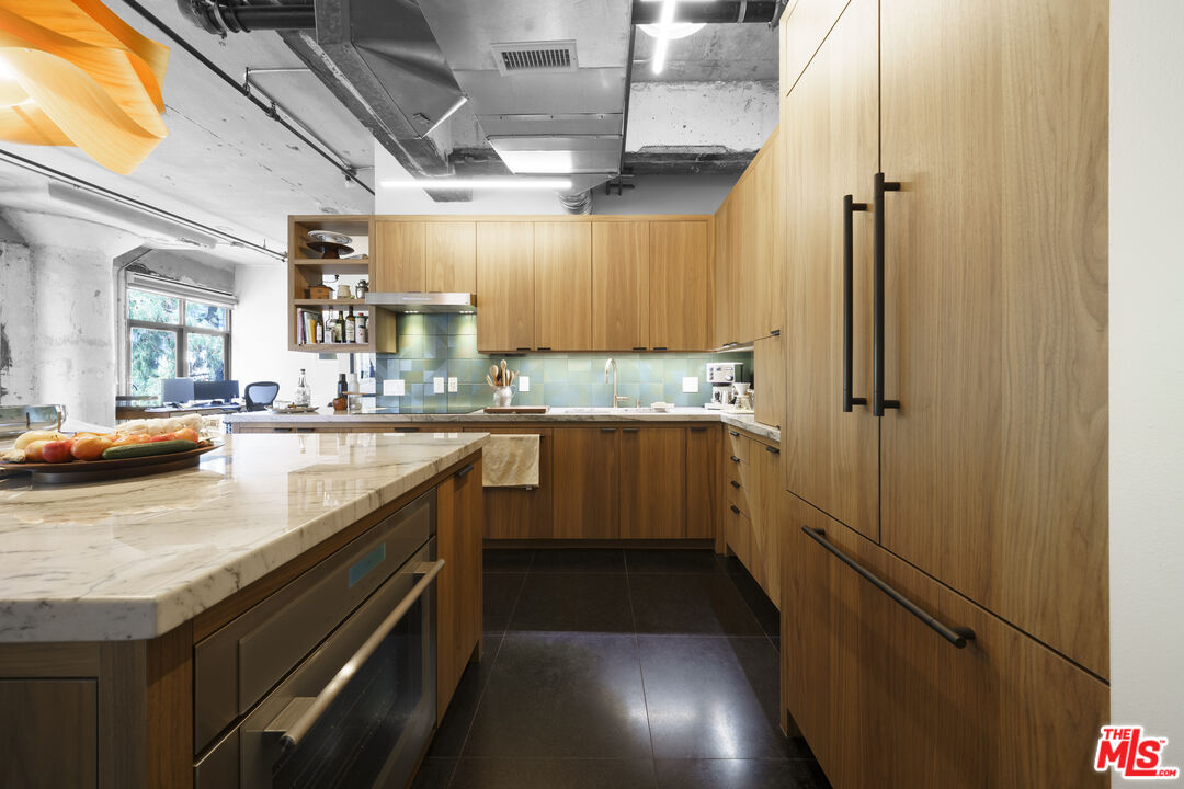 330 W 11th St Unit: 305