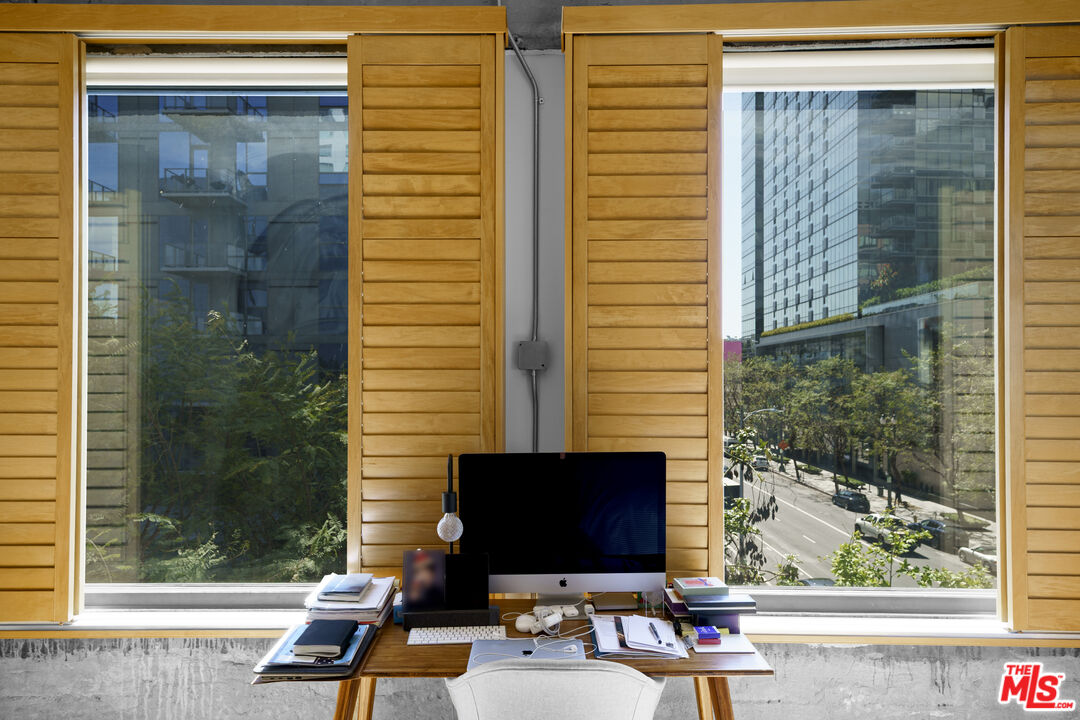 330 W 11th St Unit: 305