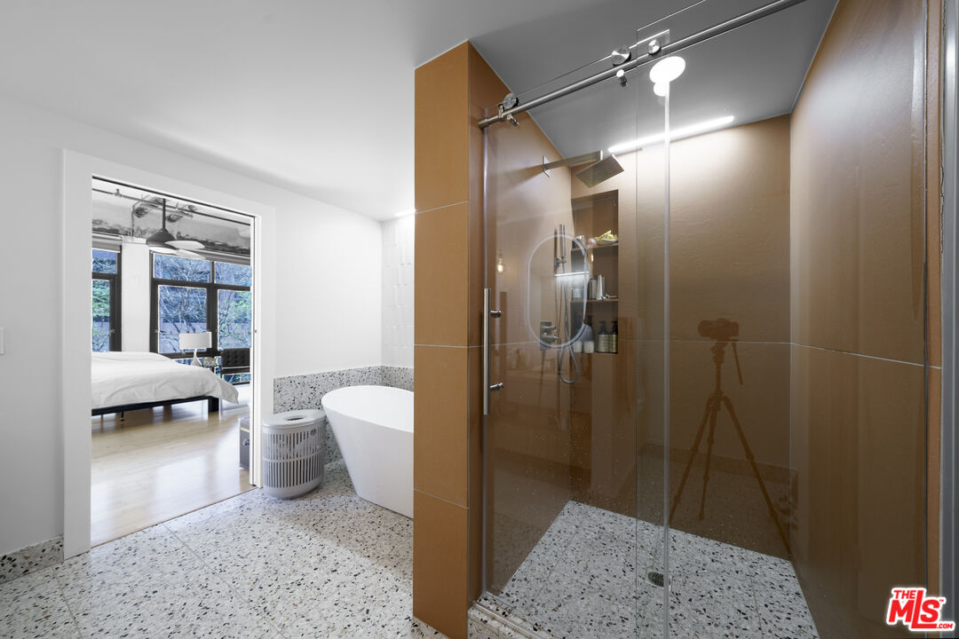 330 W 11th St Unit: 305
