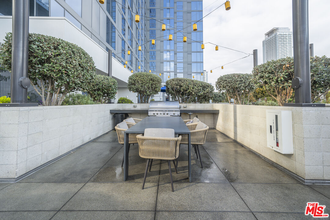330 W 11th St Unit: 305