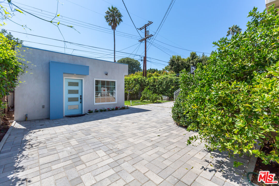 2037 Greenfield Avenue