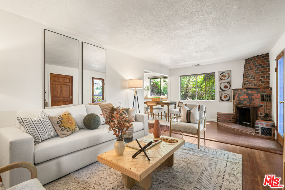 339 W Avenue 45