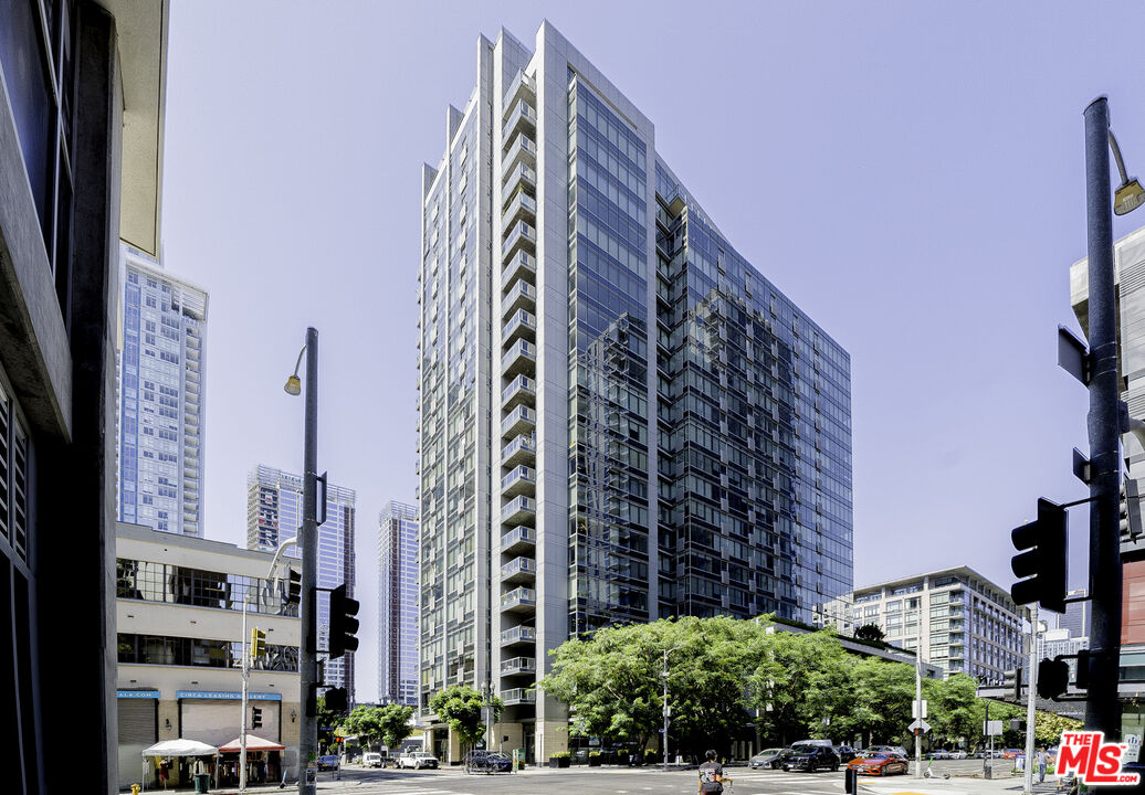 1155 S Grand Ave Unit: 305