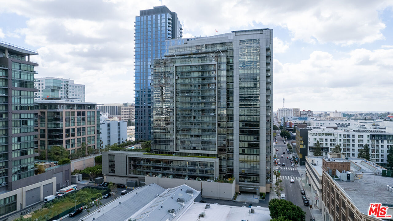 1155 S Grand Ave Unit: 305
