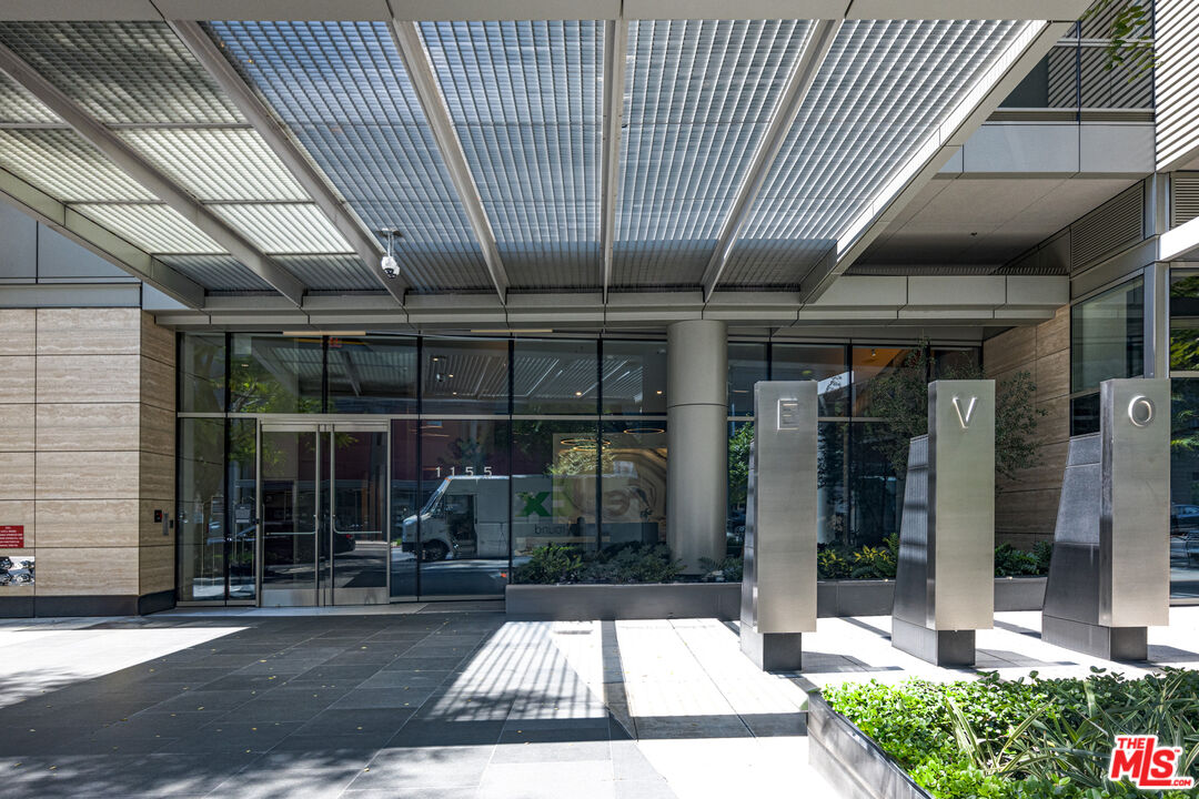 1155 S Grand Ave Unit: 305