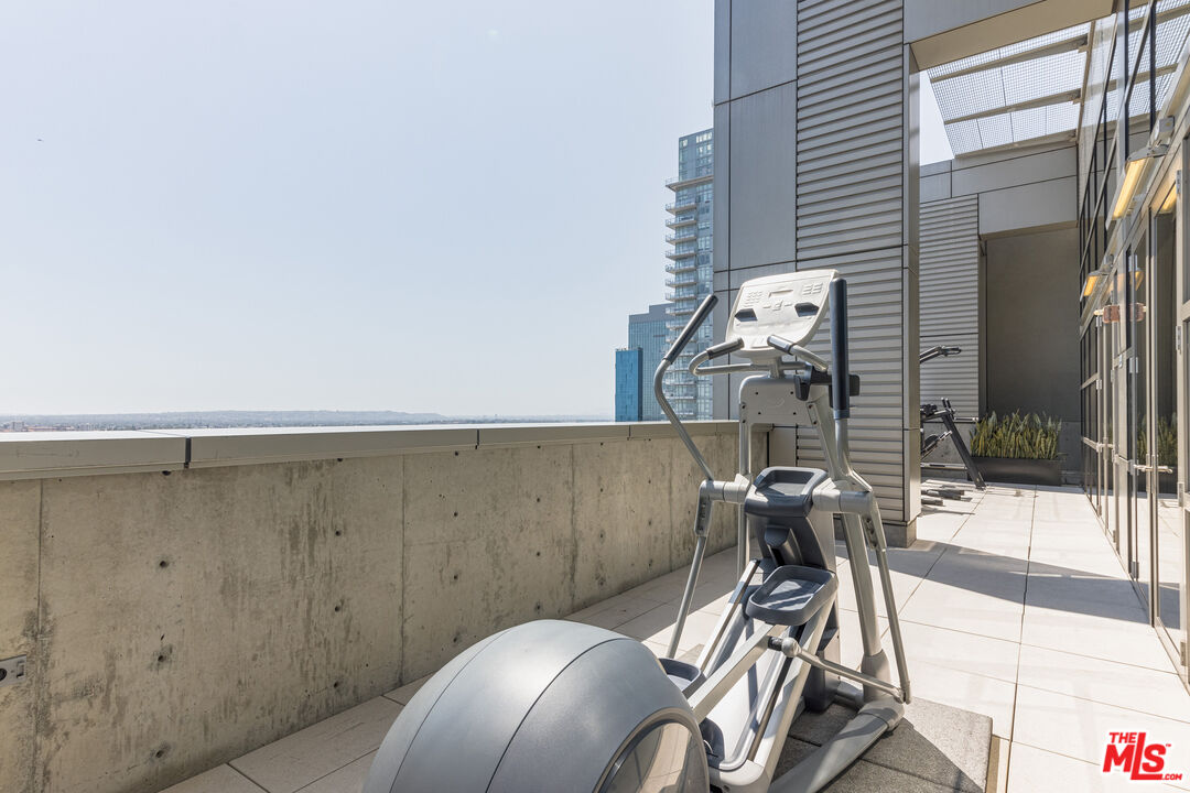 1155 S Grand Ave Unit: 305