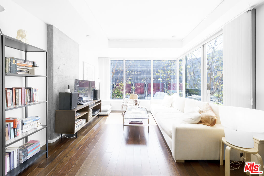 1155 S Grand Ave Unit: 305