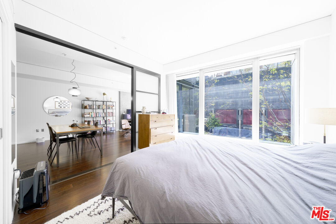 1155 S Grand Ave Unit: 305