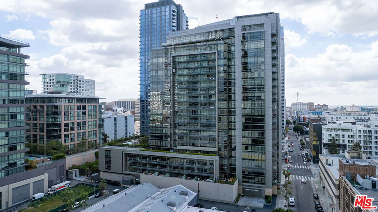 1155 S Grand Ave Unit: 305