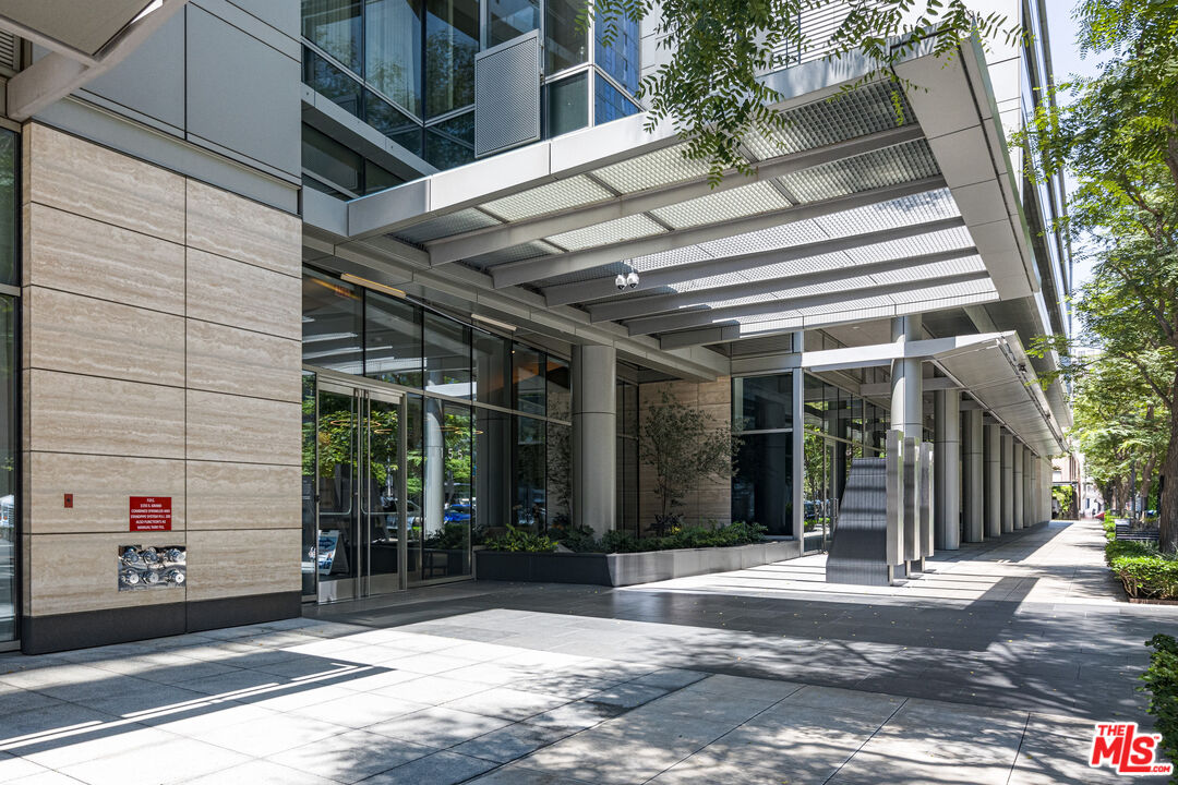 1155 S Grand Ave Unit: 305