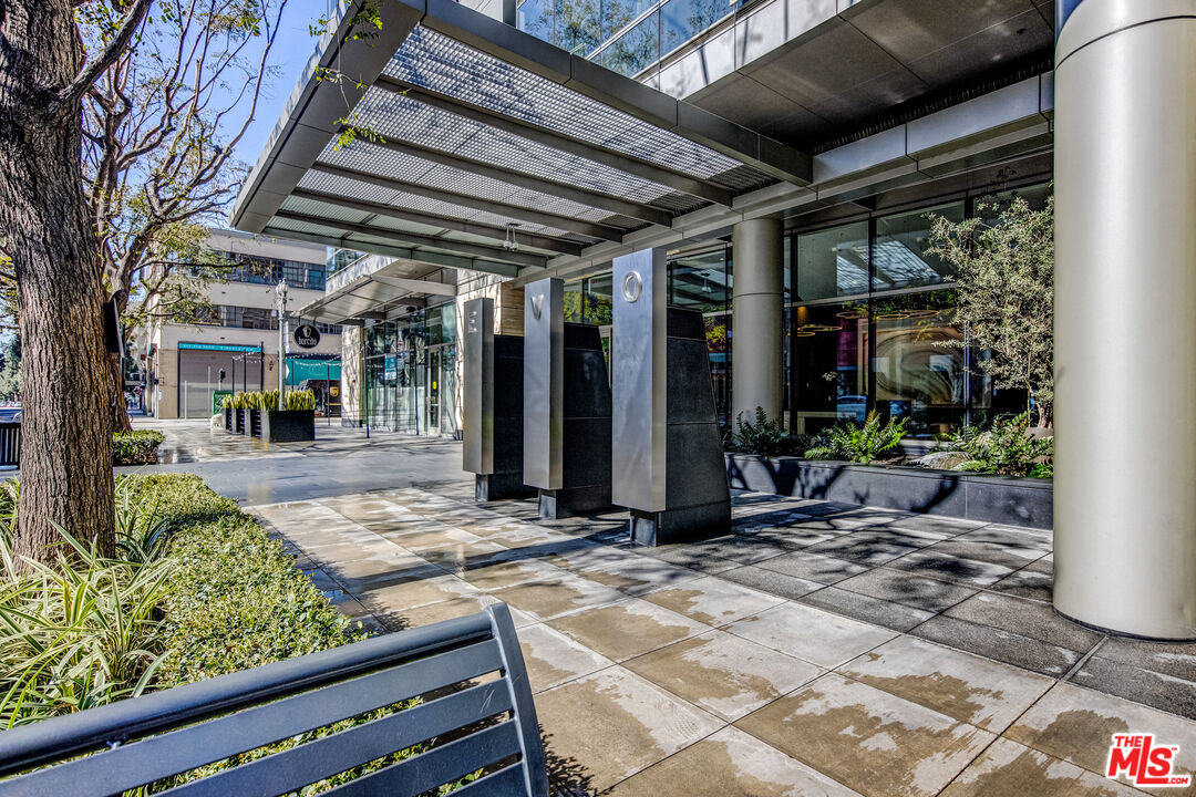 1155 S Grand Ave Unit: 305