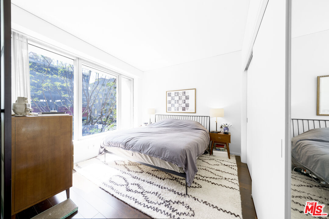 1155 S Grand Ave Unit: 305