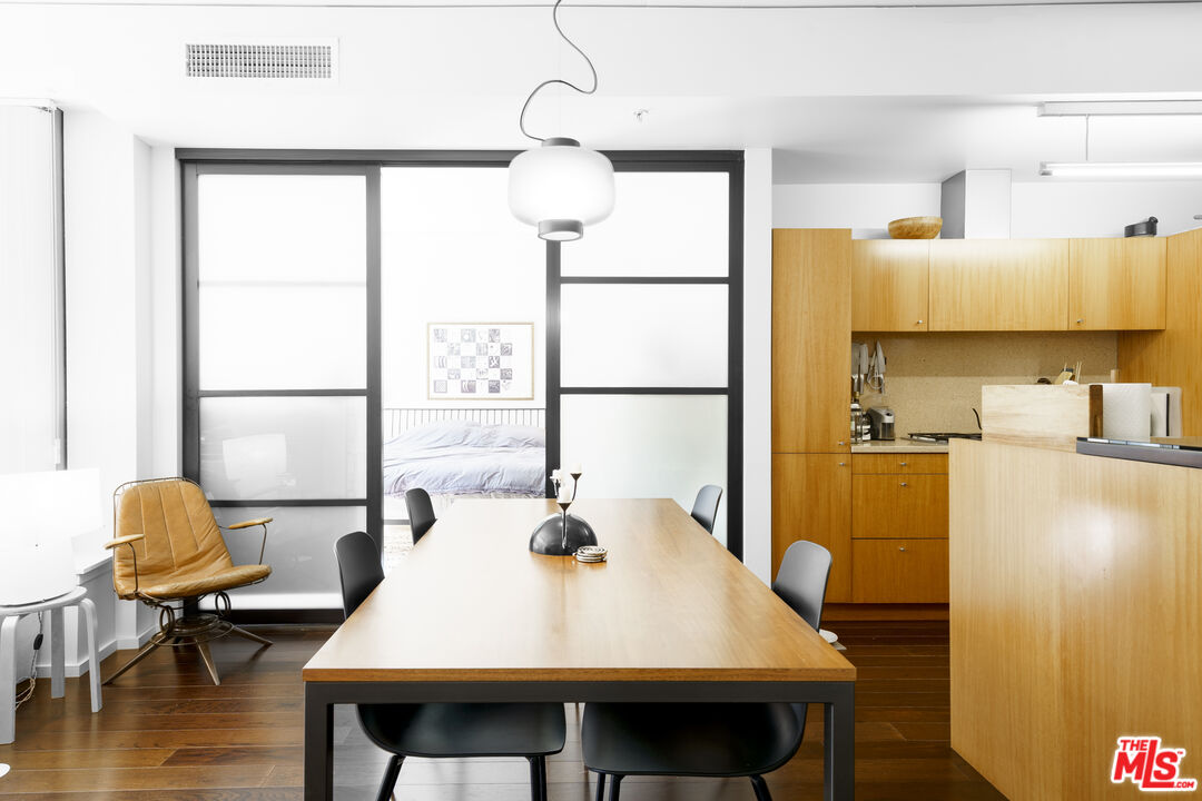1155 S Grand Ave Unit: 305