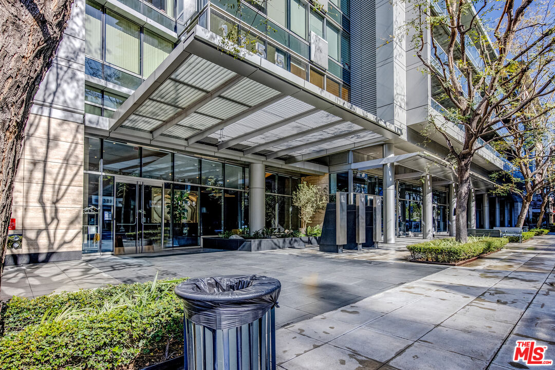 1155 S Grand Ave Unit: 305