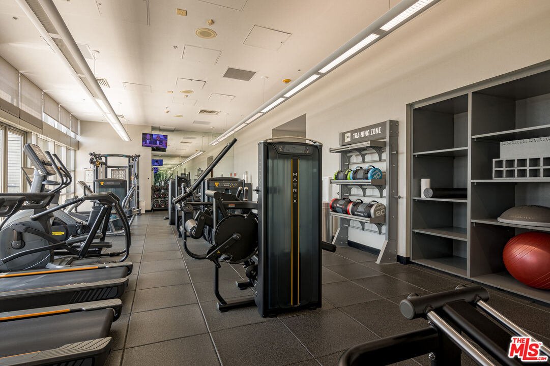 1155 S Grand Ave Unit: 305