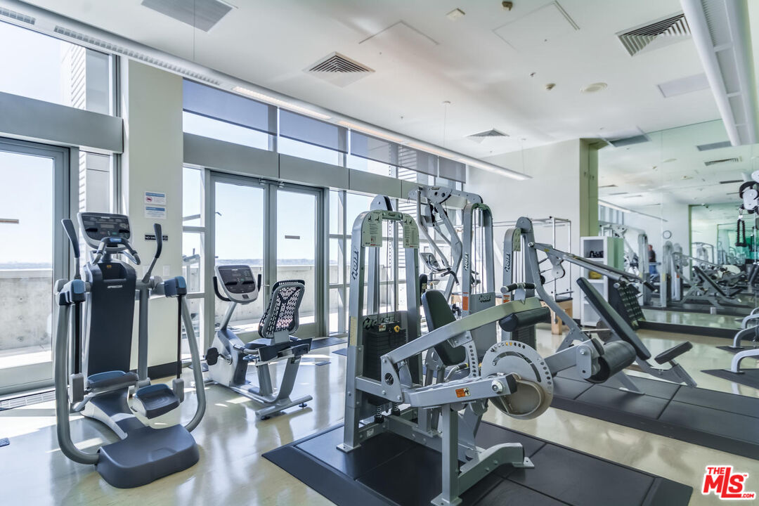 1155 S Grand Ave Unit: 305