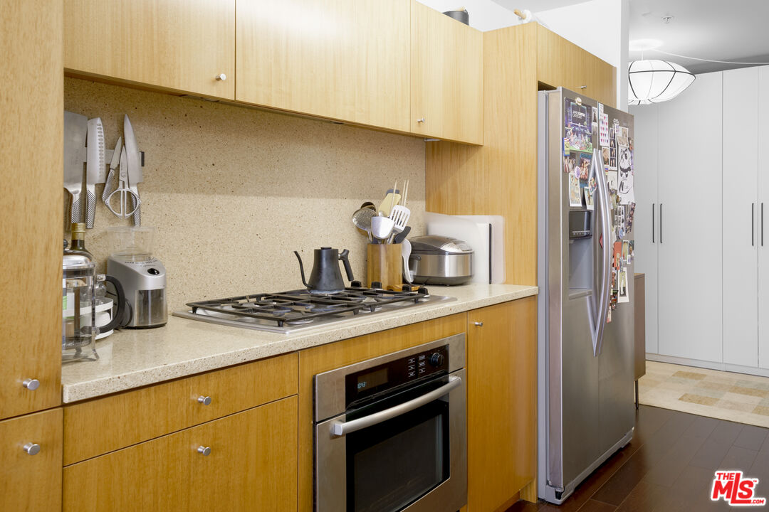 1155 S Grand Ave Unit: 305