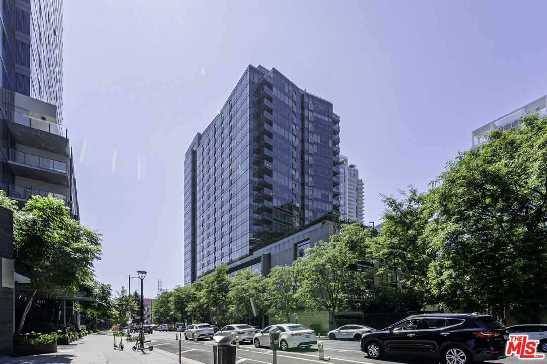 1155 S Grand Ave Unit: 305