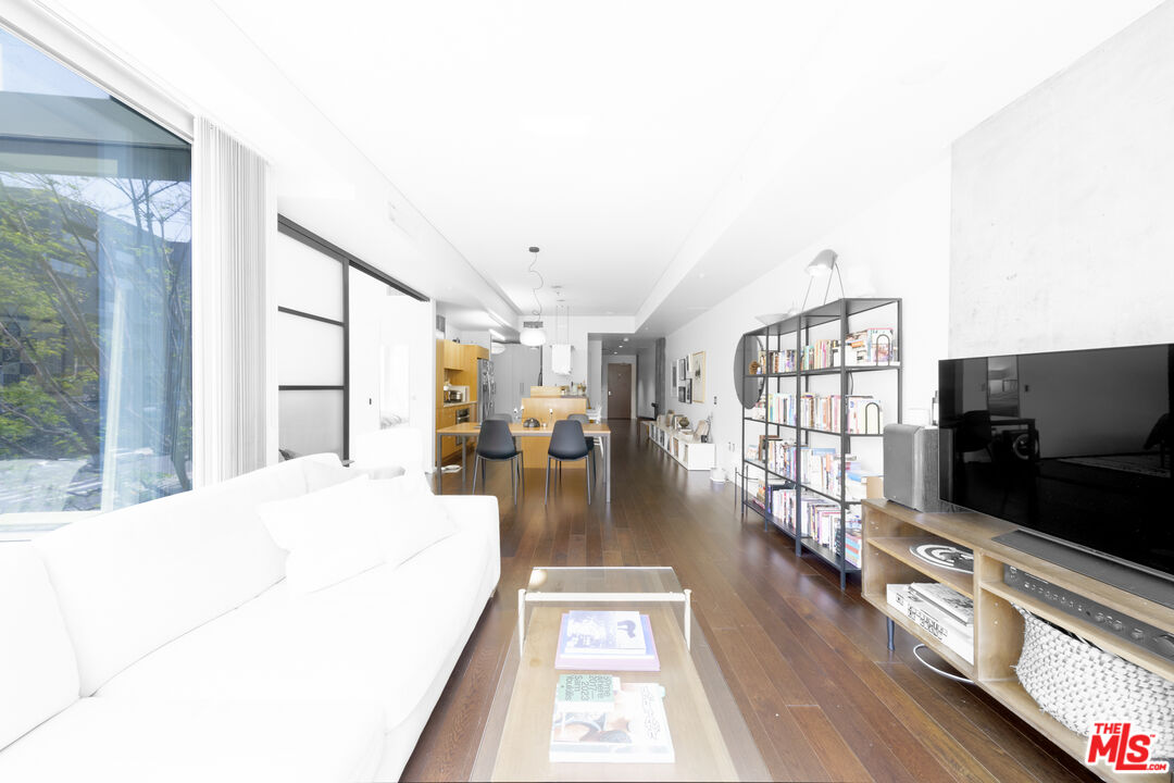 1155 S Grand Ave Unit: 305