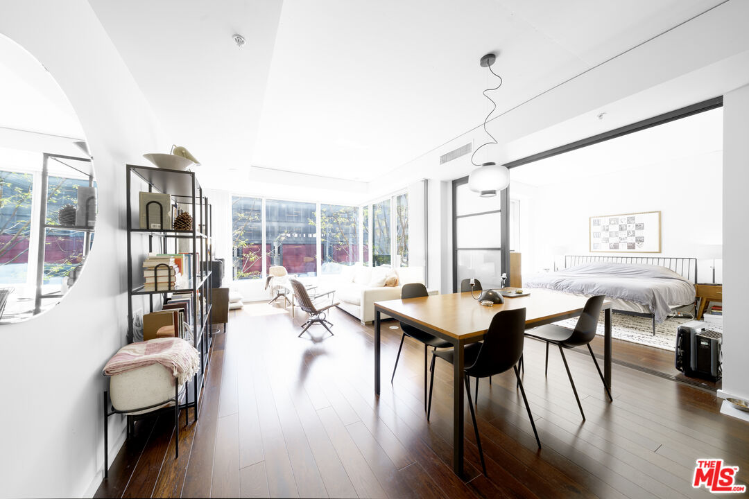 1155 S Grand Ave Unit: 305