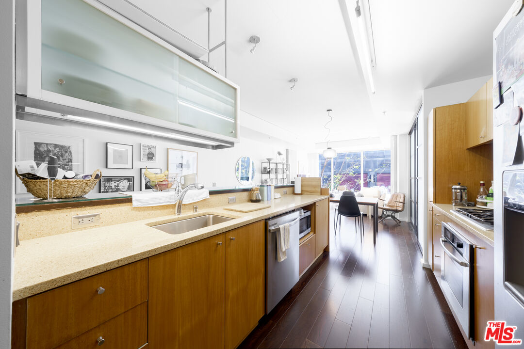 1155 S Grand Ave Unit: 305