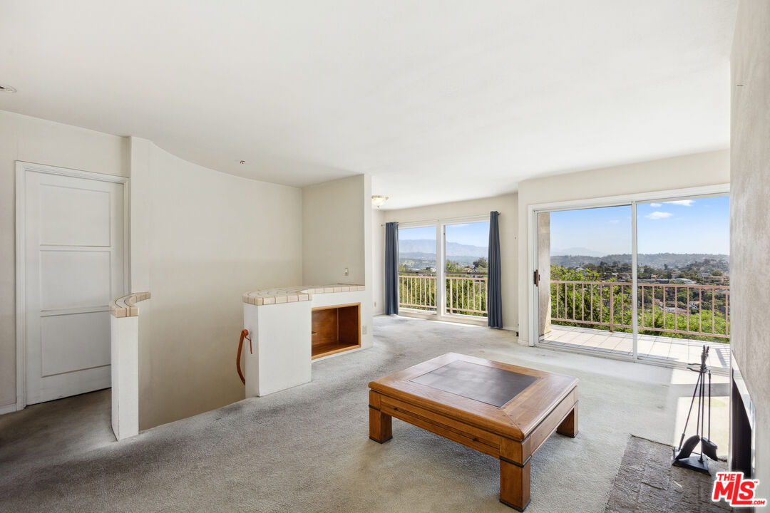 2246 N Ronda Vista Dr