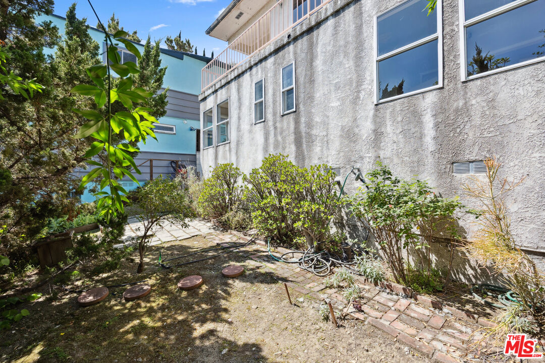 2246 N Ronda Vista Dr